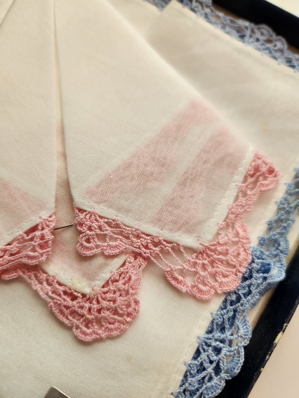 NIB Pink and Blue with Lace Border Ladies' Handkerchief Pocket Square Tissue